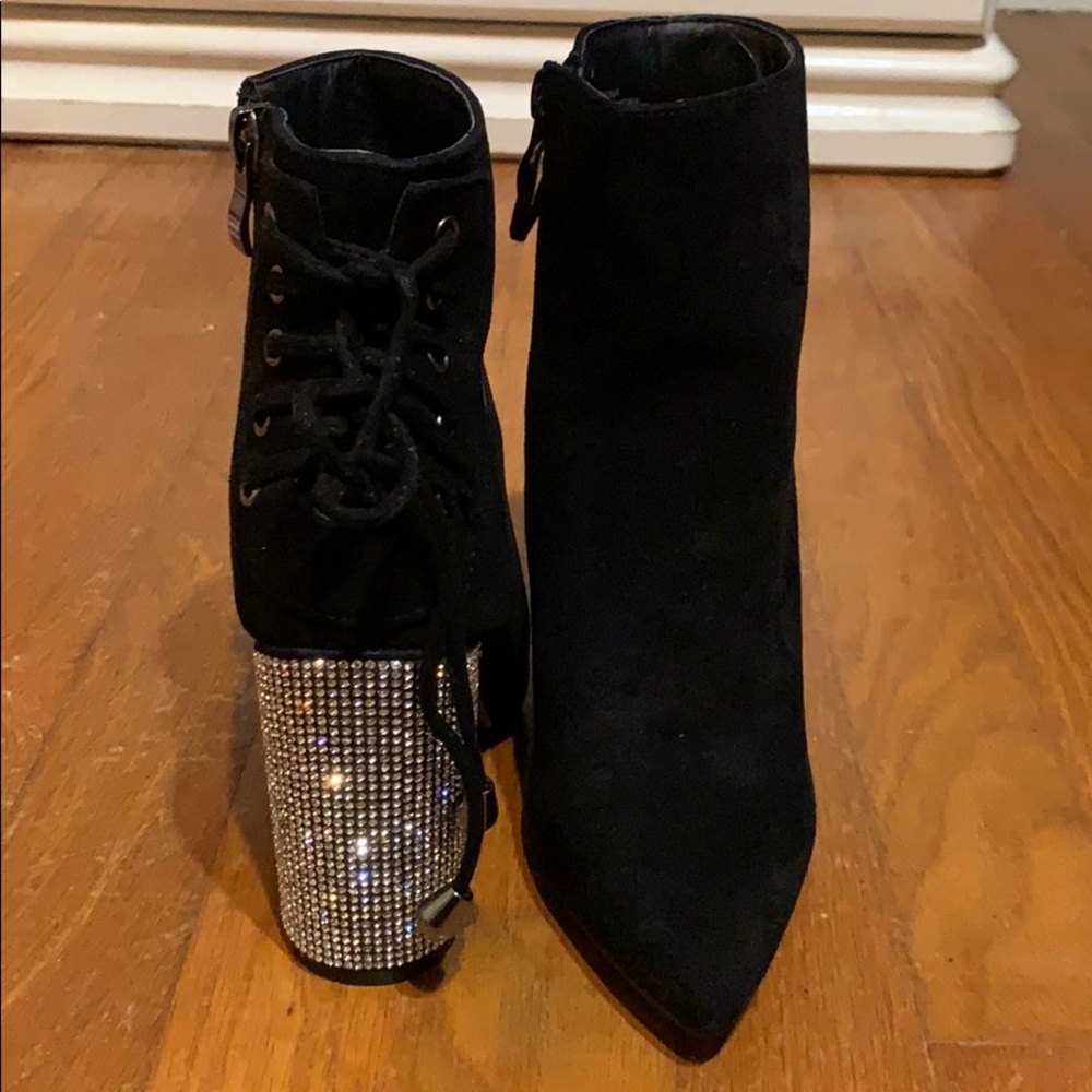 Detailed heel boots! ❤️💎